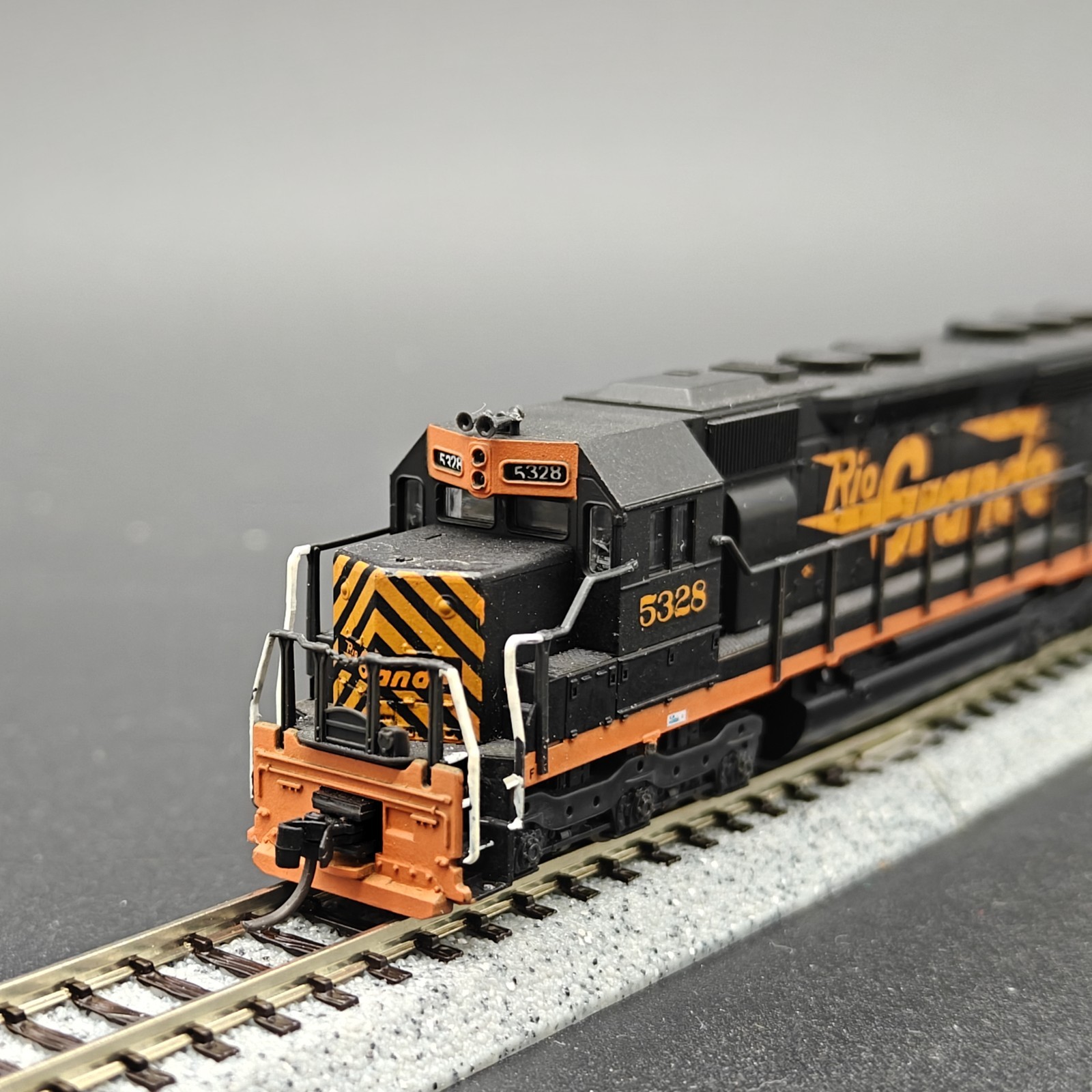 KATO D&RGW Rio Grande EMD SD45 Locomotive #5328 N Scale Tested Japan Read