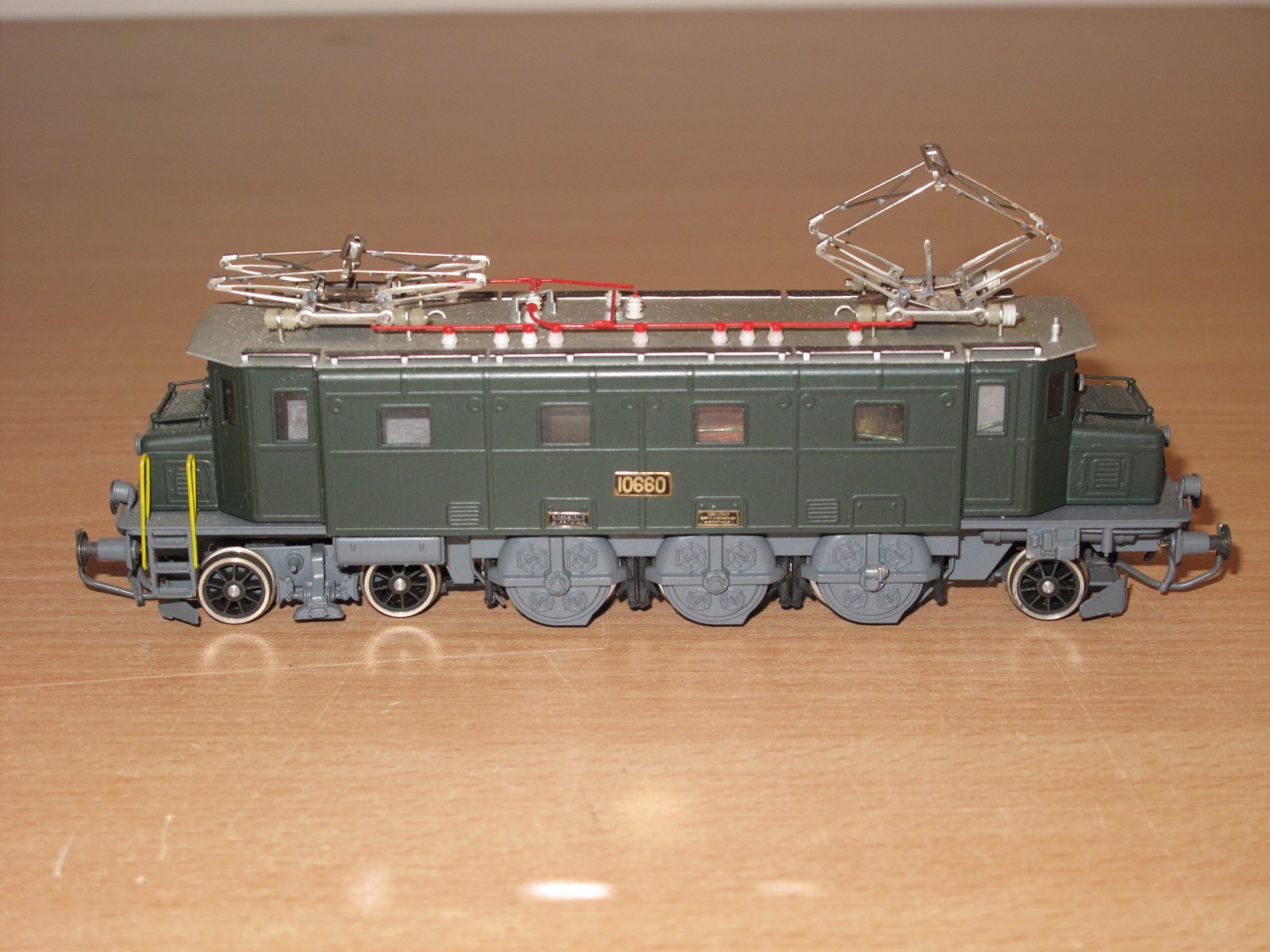 Metropolitan SA Nr. 520 H0 E-Lok AE 3/6 I CFF In Top