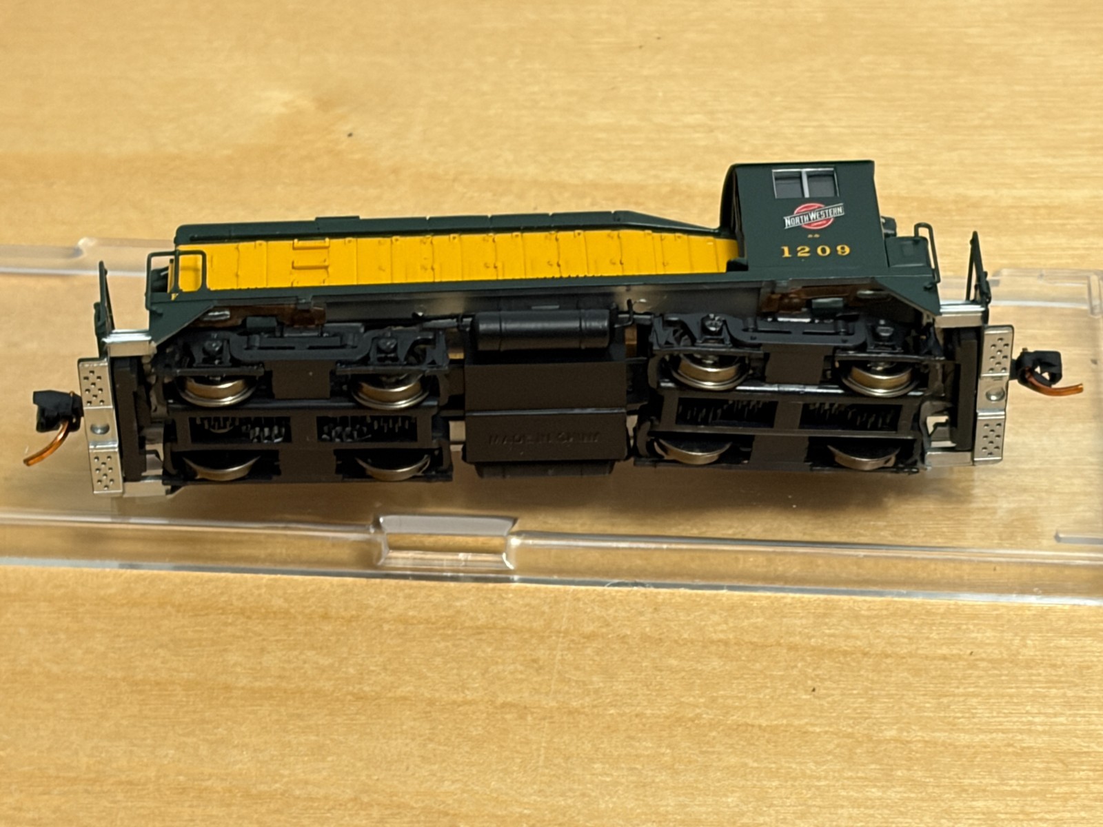 Walthers N EMD SW9 CNW #1209, New in Box