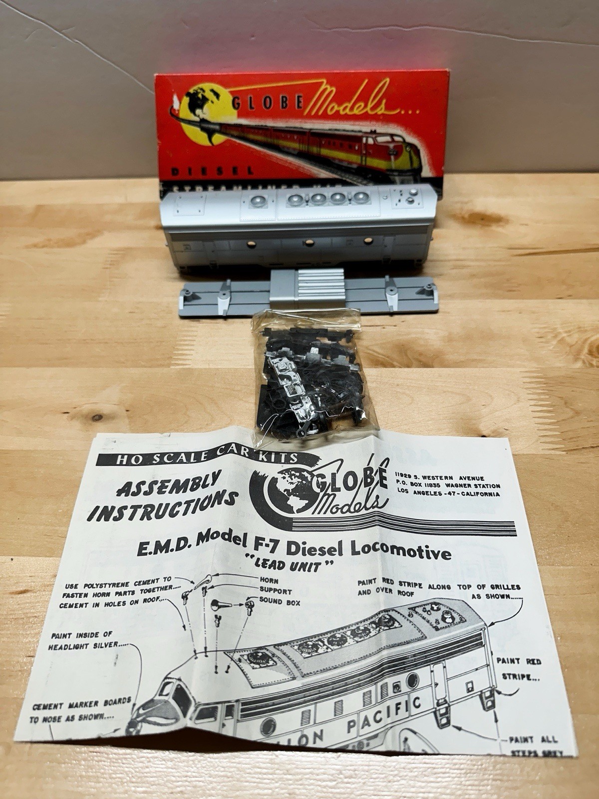 Vintage Globe Models HO Scale EMD F7 Diesel Streamliner Kit Silver B89 Boxed