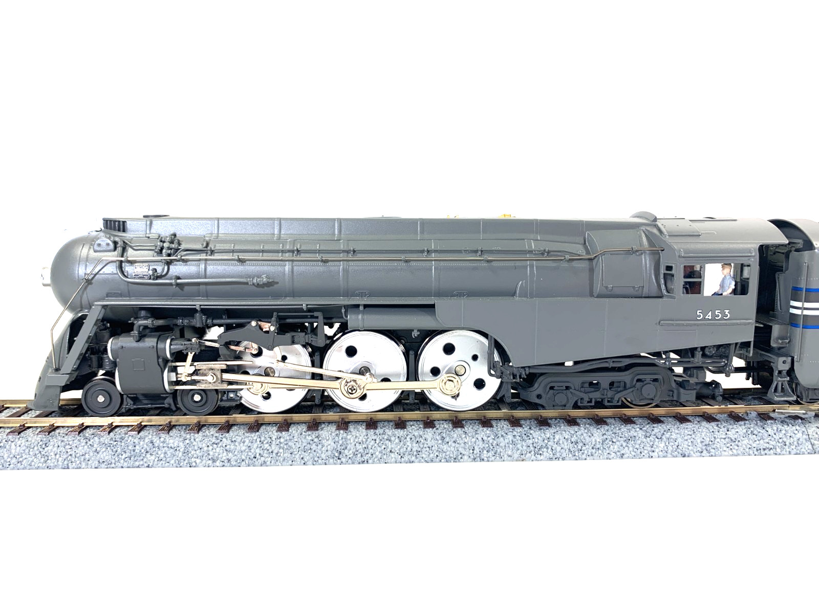 HO Broadway Ltd Hybrid 6822 NYC Dreyfuss Hudson #5453 , DC/DCC Paragon 4, smoke
