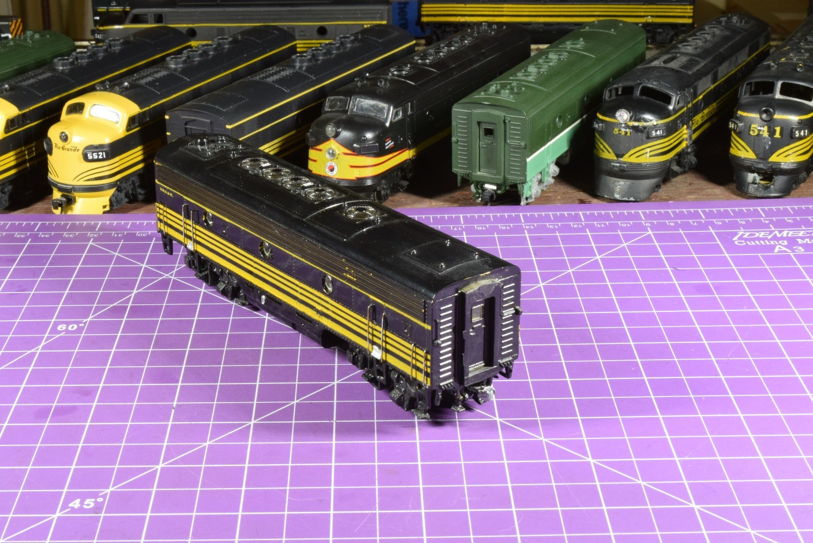 Dummy TrkRdy 5.2 oz DRG&W F series “B” unit, cab # ?, die cast couplers