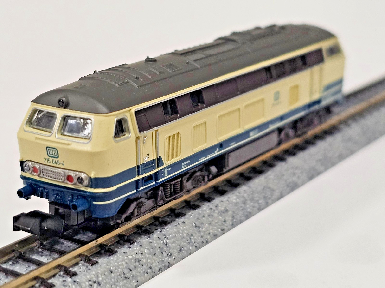 N SCALE ROCO 23422 BR215 045-4 DB EUROPEAN DIESEL LOCOMOTIVE MADE IN AUSTRIA