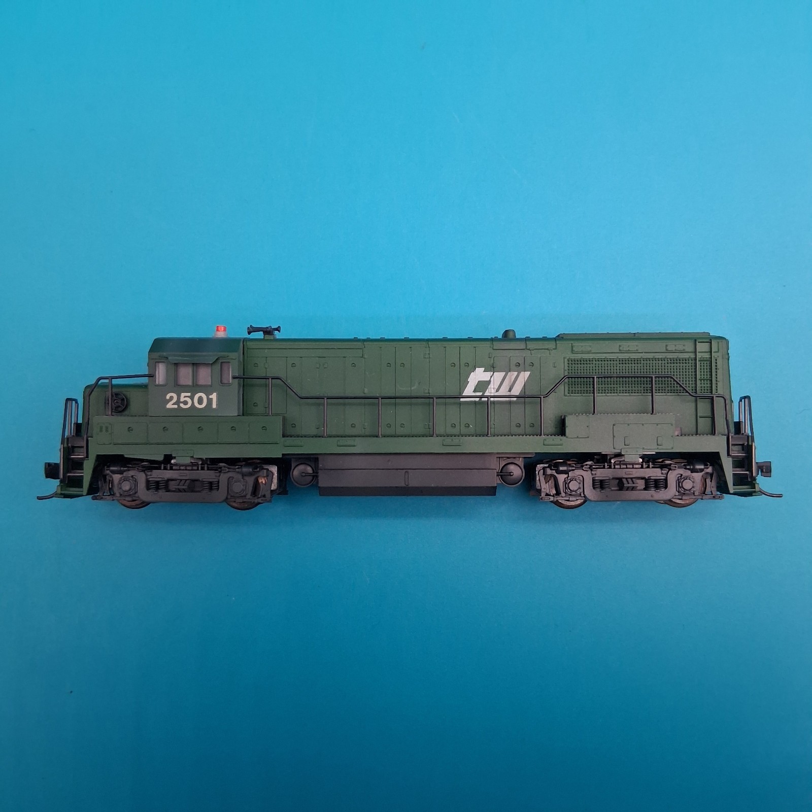 Atlas / Kato 8033 N Gauge ALCO C-425 (?) Locomotive Custom 2501 TW Green TESTED