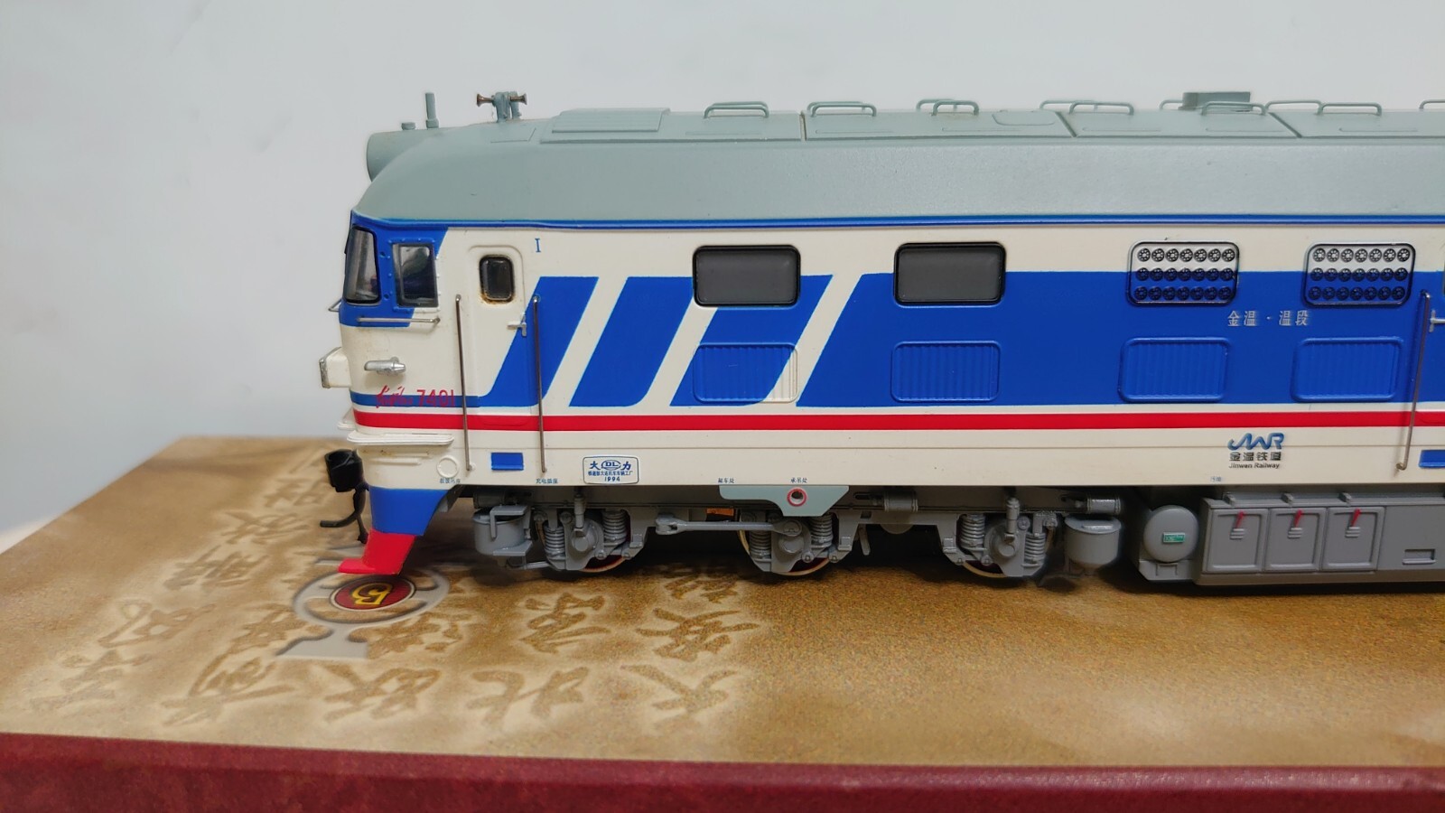 Bachmann China Railway DF4B Diesel Locomotive (#7401 JinWen) – HO scale