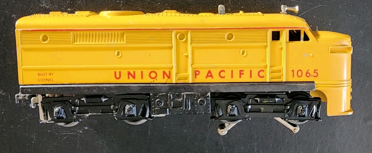Postwar Lionel 0 #1065 Union Pacific Alco A Diesel Locomotive Switcher. XS107