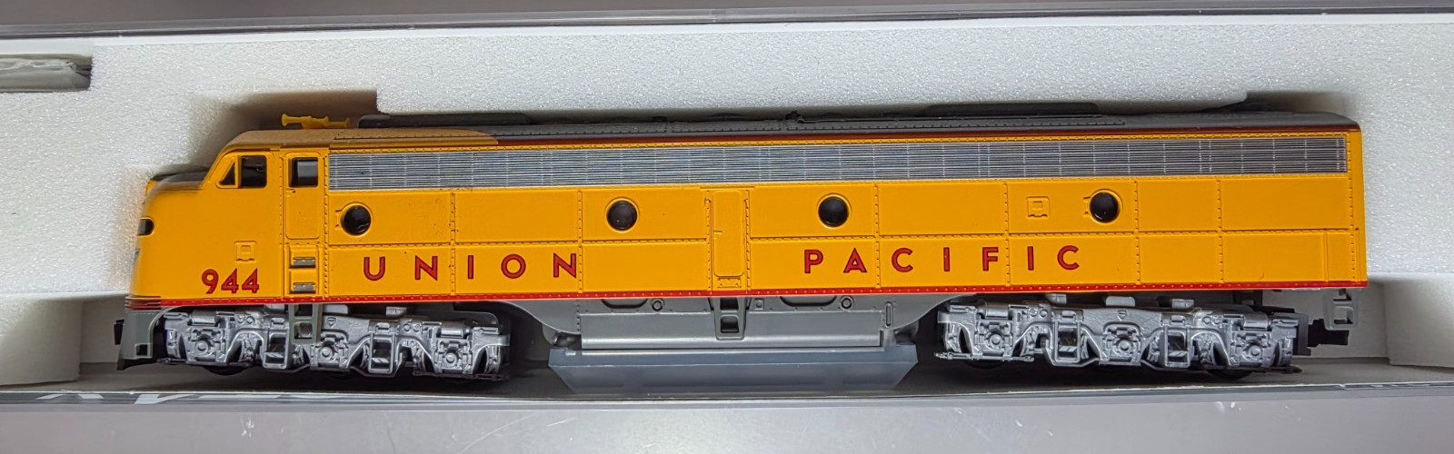 Kato N Scale Union Pacific 994 with DCC and Sound 176-5315-LS