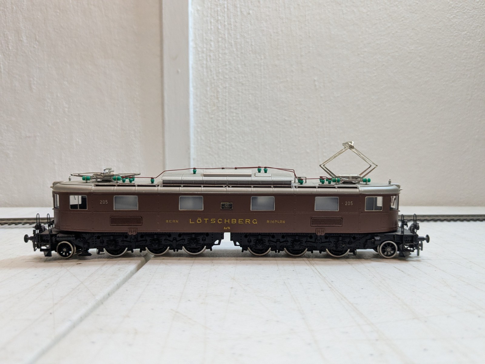 Metropolitan 698 – BLS #205 Ae 6/8 Electric Locomotive – HO Scale