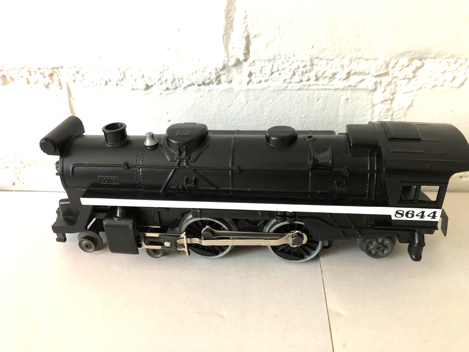 LIONEL O 4-4-2 Diecast Santa Fe Steam Locomotive #8644 and Tender Tested