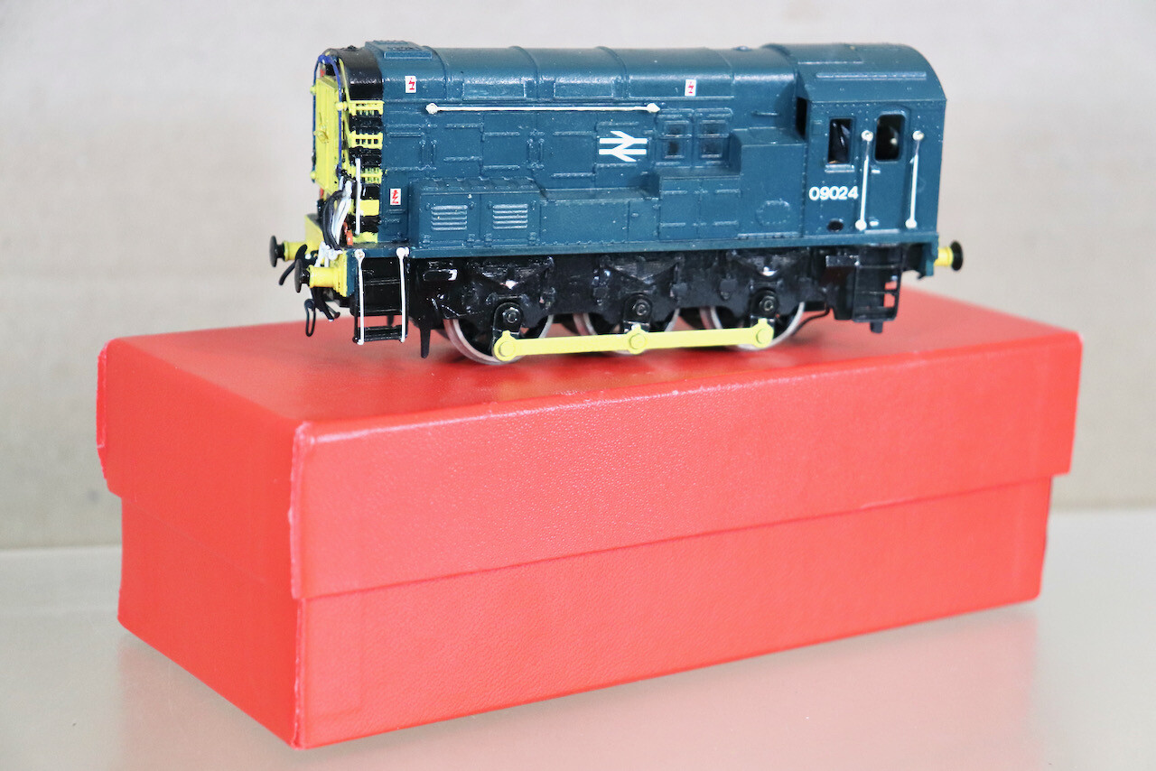 LIMA RE PAINTED BR BLUE 0-6-0 CLASS 09 DIESEL SHUNTER LOCOMOTIVE 09024 ob