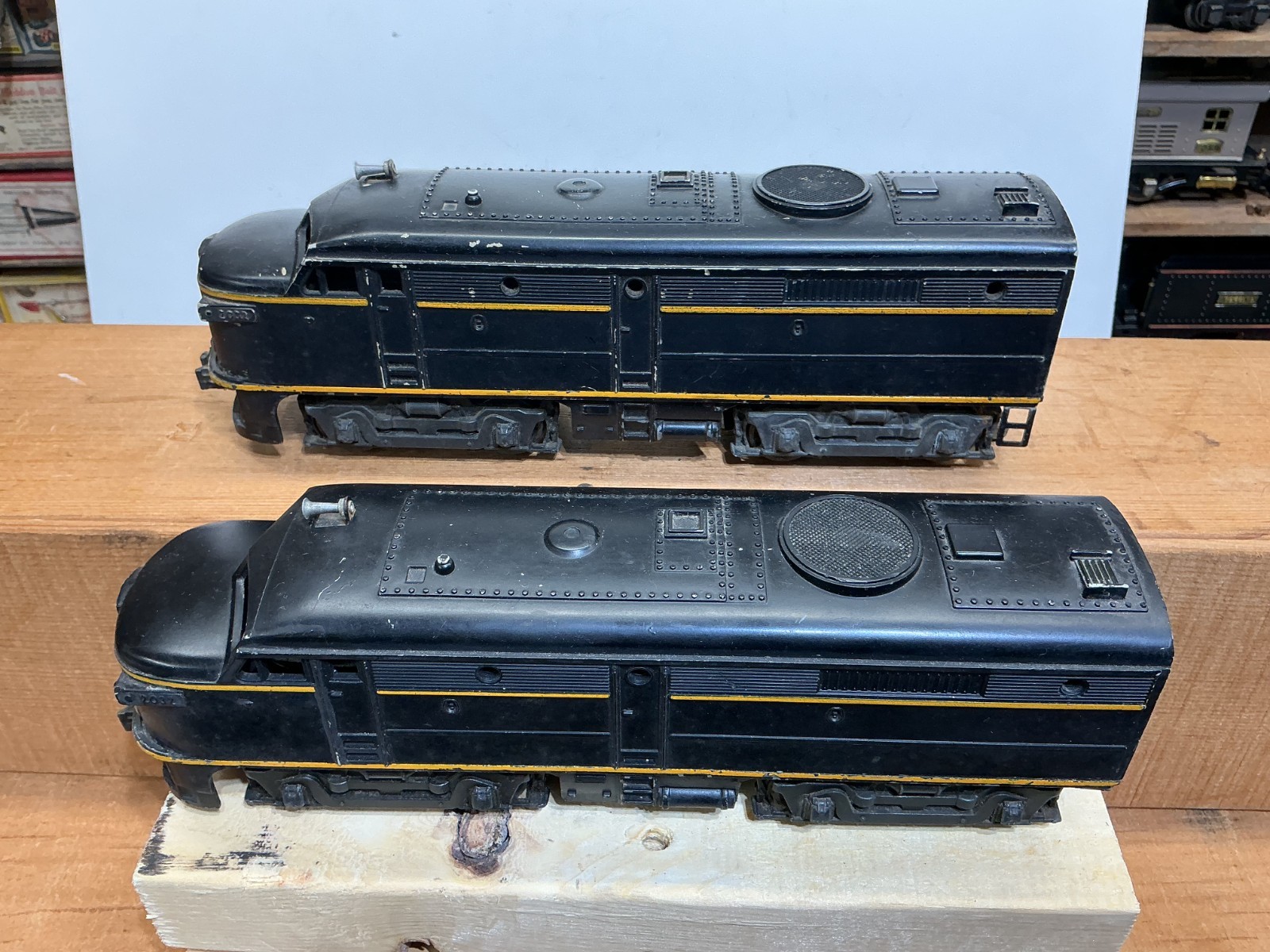 Lionel 2032 Vintage O Erie Alco AA Diesel Locomotive Set