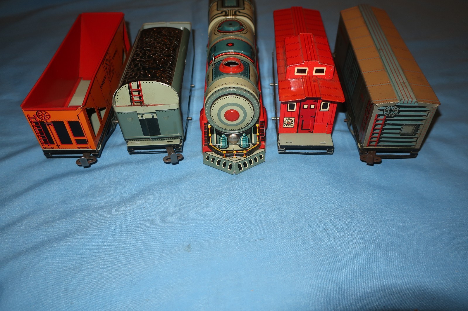 Unique Art #742 Clockwork Wind-up Locomotive & Tender Freight Set. Working. Nice