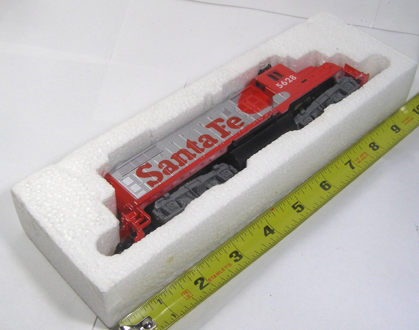 Tyco HO Scale Model Railroad Diesel Locomotive 5628 Santa Fe Hong Kong W4P