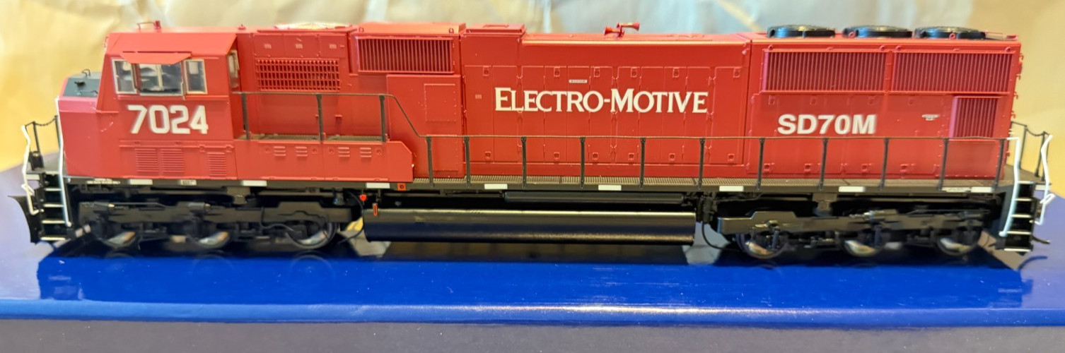Athearn Genesis HO EMD Leasing SD70M with DCC & Tsunami 2 Sound