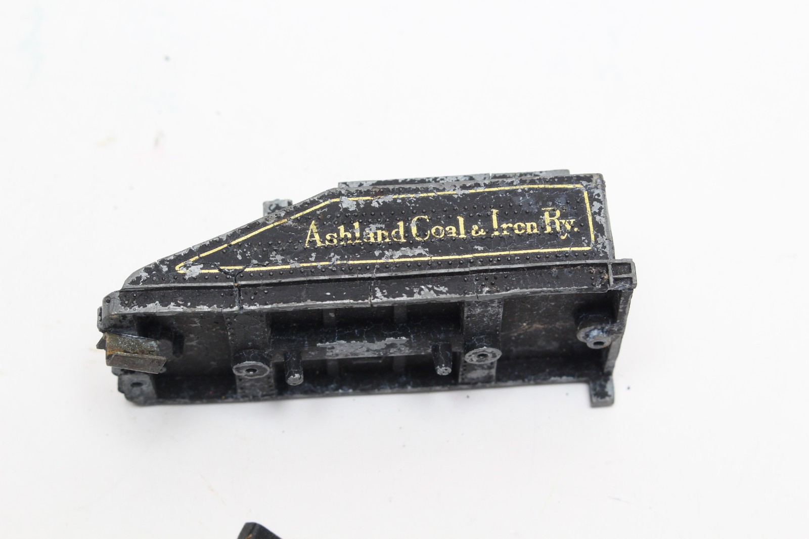 HO PARTS SLOPED BACK TENDER WHITE METAL MANTUA TYCO BOWSER ?