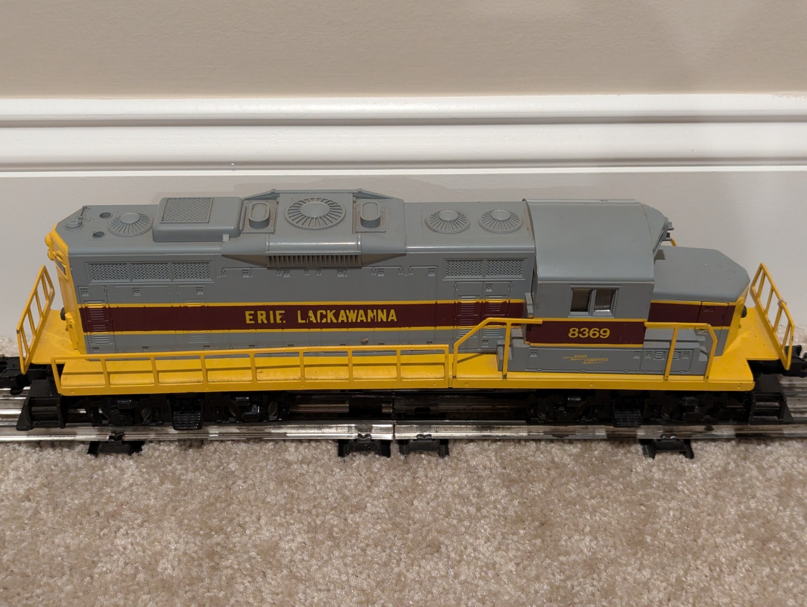 Lionel 6‑8369 Erie Lackawanna GP‑20 Diesel Locomotive – Good Condition – w/Box
