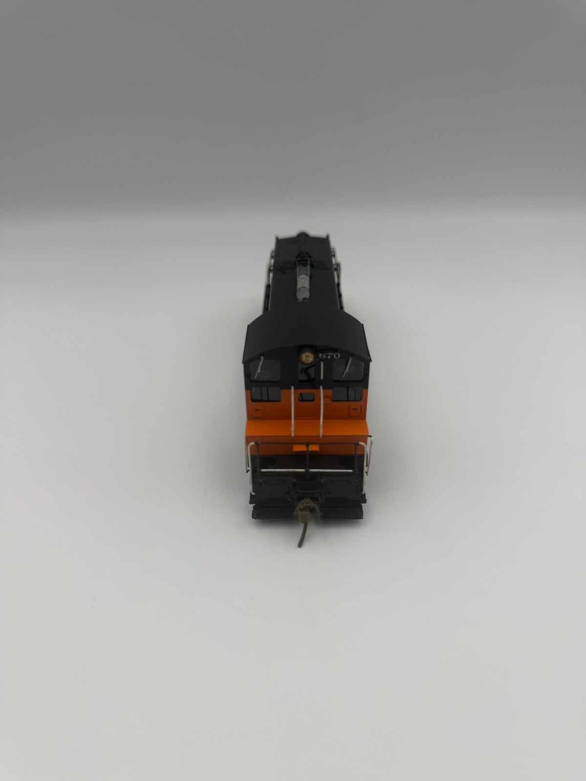HO Overland Brass OMI-6193 Milwaukee Road NW-2. Custom Finished as #670. IOB.