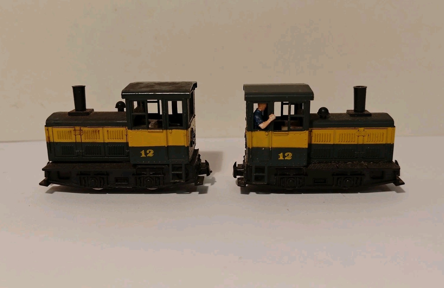 AHM HOn30 Minitrains Plymouth Narrow Gauge Diesel Switcher Locomotive Set Of 2
