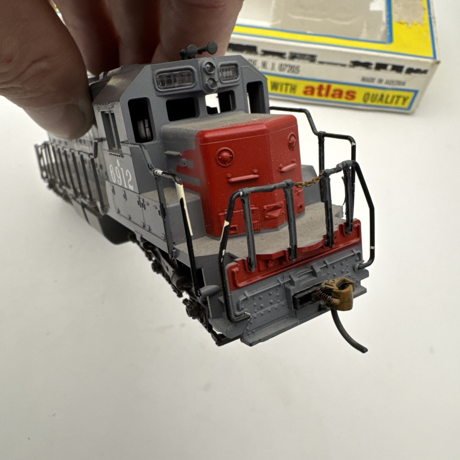 ATLAS # 7014 – SOUTHERN PACIFIC SD35 POWERED LOCOMOTIVE # 6912 -HO SCALE