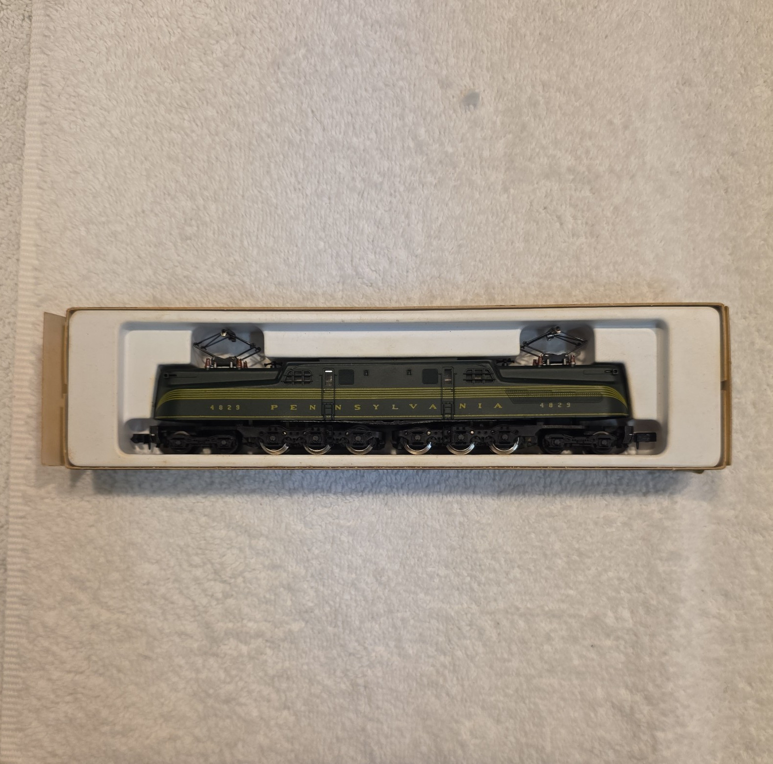 Arnold Rapido N Scale 1:160 Pennsylvania GG1 #4829 Electric DC Analog Green