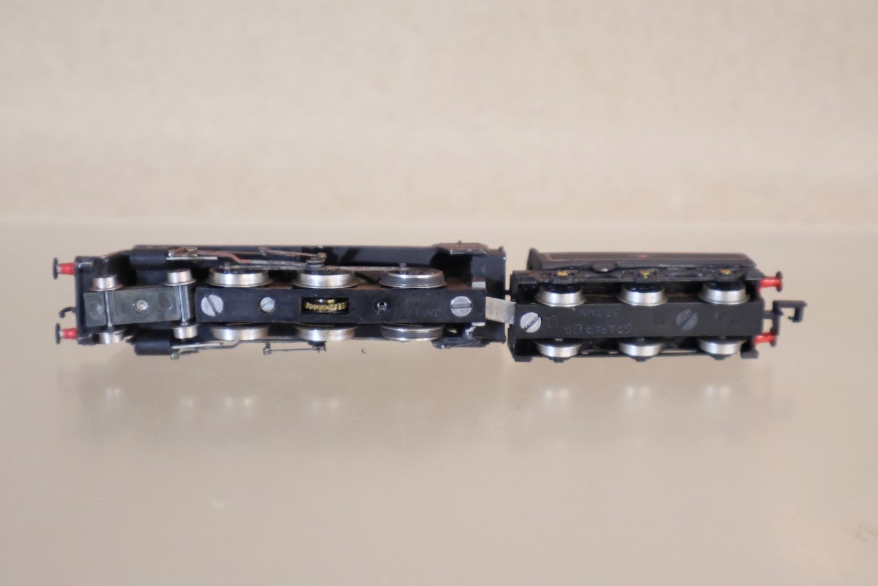 GRAHAM FARISH LANGLEY REPAIR WEATHERED BR 4-6-0 STANDARD CLASS 4MT LOCO 75072 on