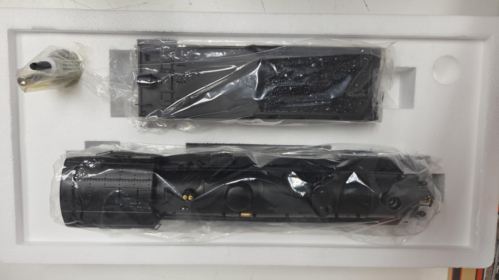 Lionel 6-18079 New York Central Mikado 2-8-2 Steam Locomotive/Tender. New in box
