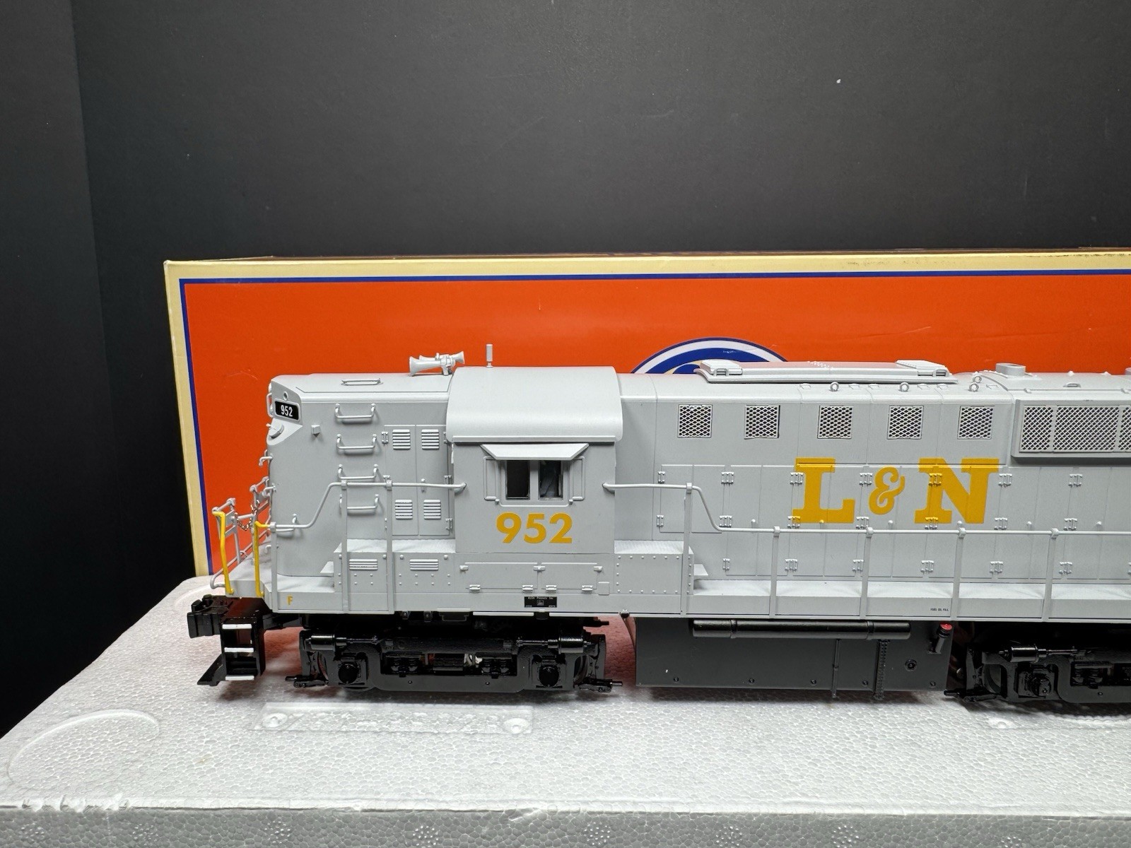 Lionel LEGACY 1933051 Louisville & Nashville L&N RS-11 diesel engine #952 LNIB