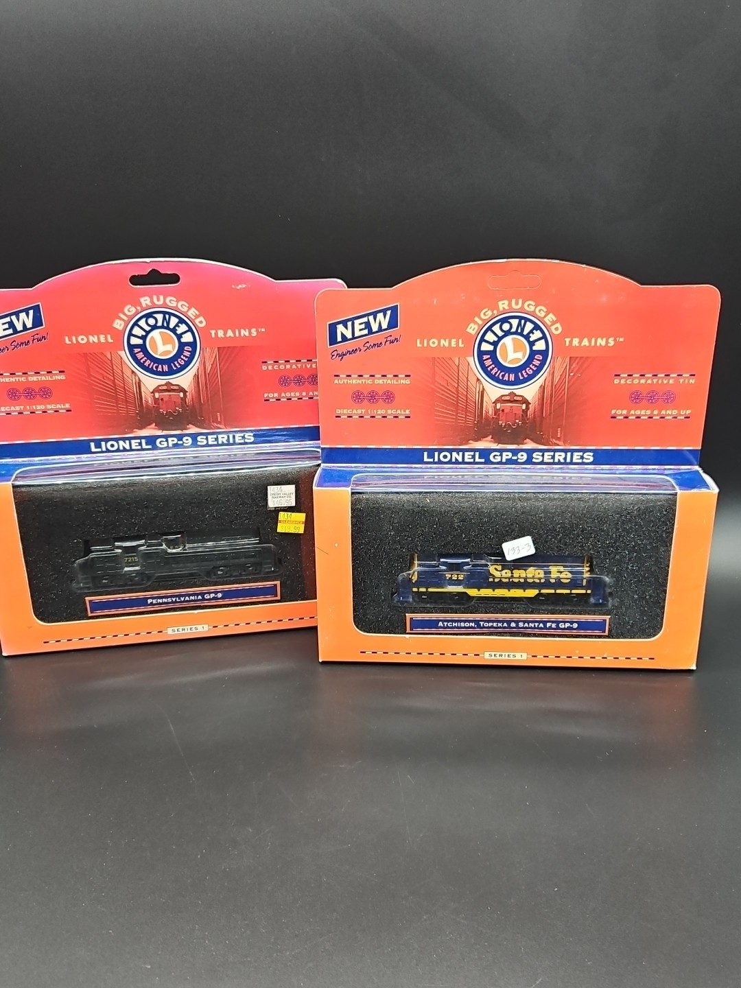 LIONEL GP-9 SERIES 1/120 SCALE LOT OF 2 SANTA FE 722 & PENNSYLVANIA 7215 In Box