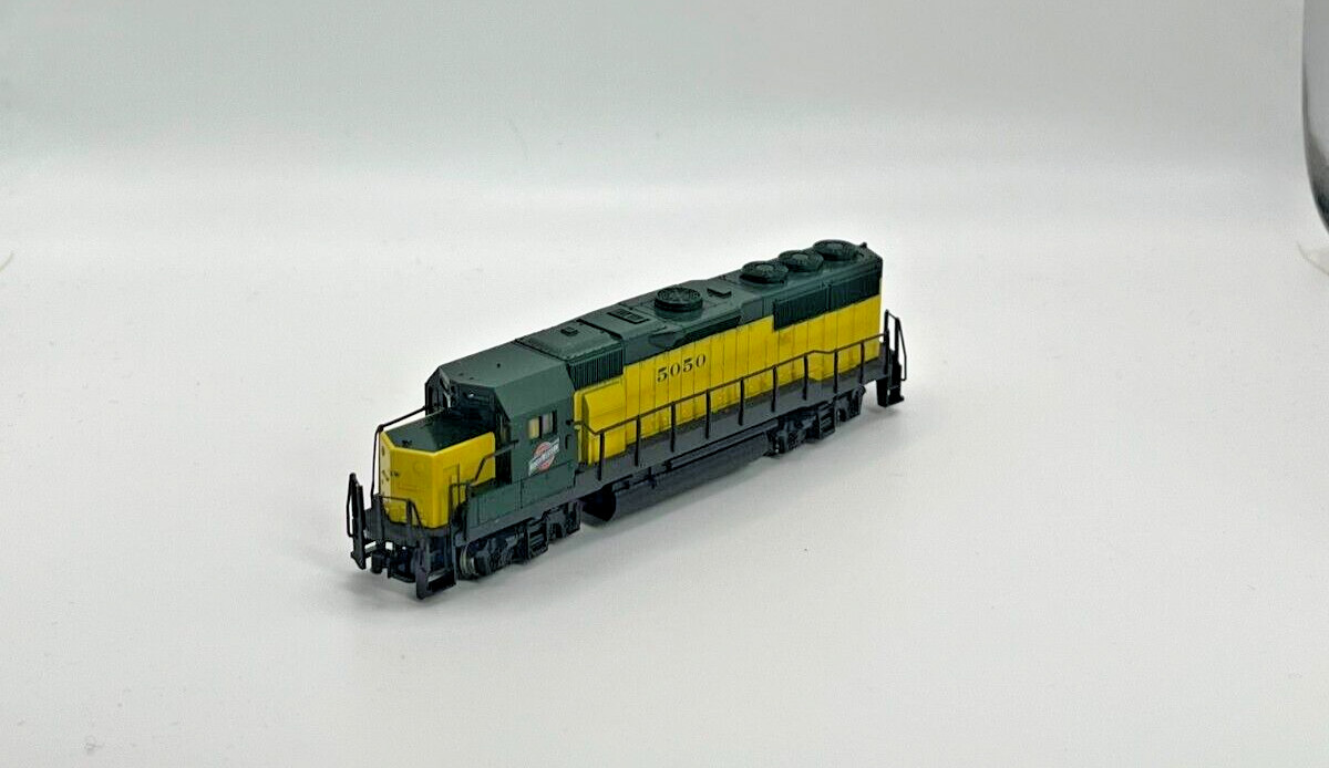 N Scale KATO 176-012 GP 50 Chicago and Northwestern Locomotive not org Box