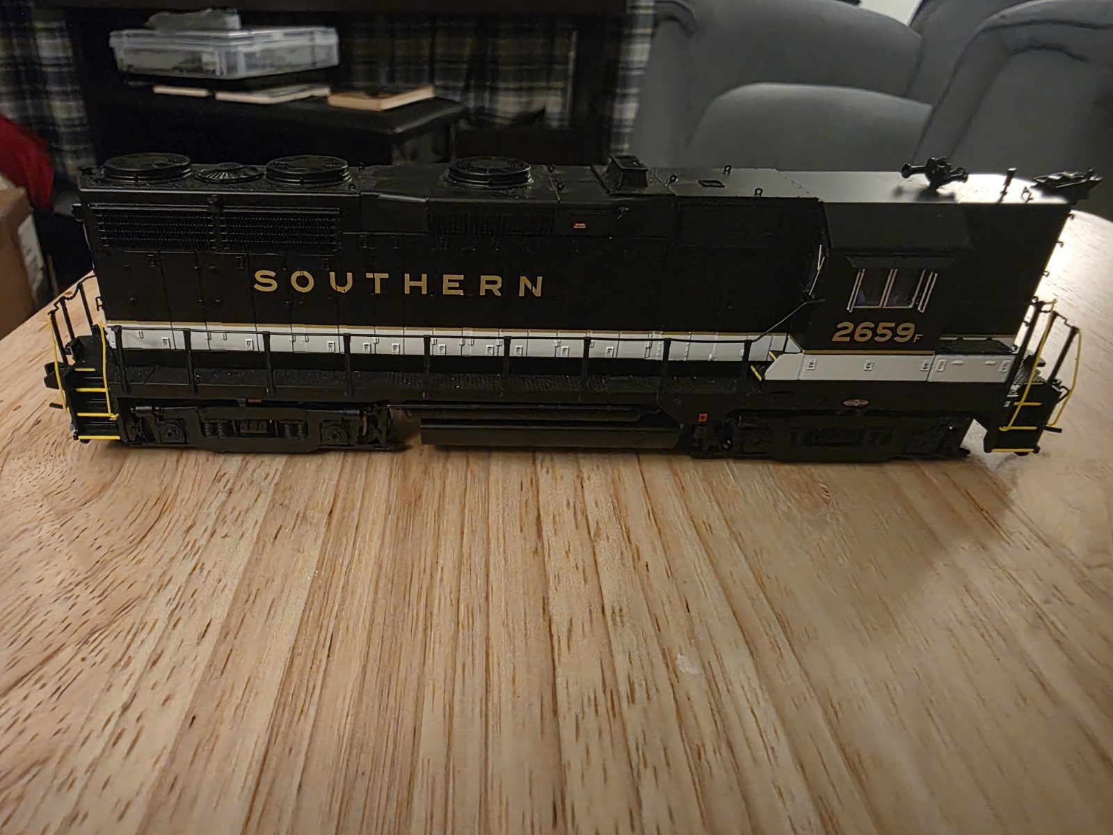 Broadway Limited Imports HO Scale Southern GP35 Paragon4 Sound Decoder Equipped