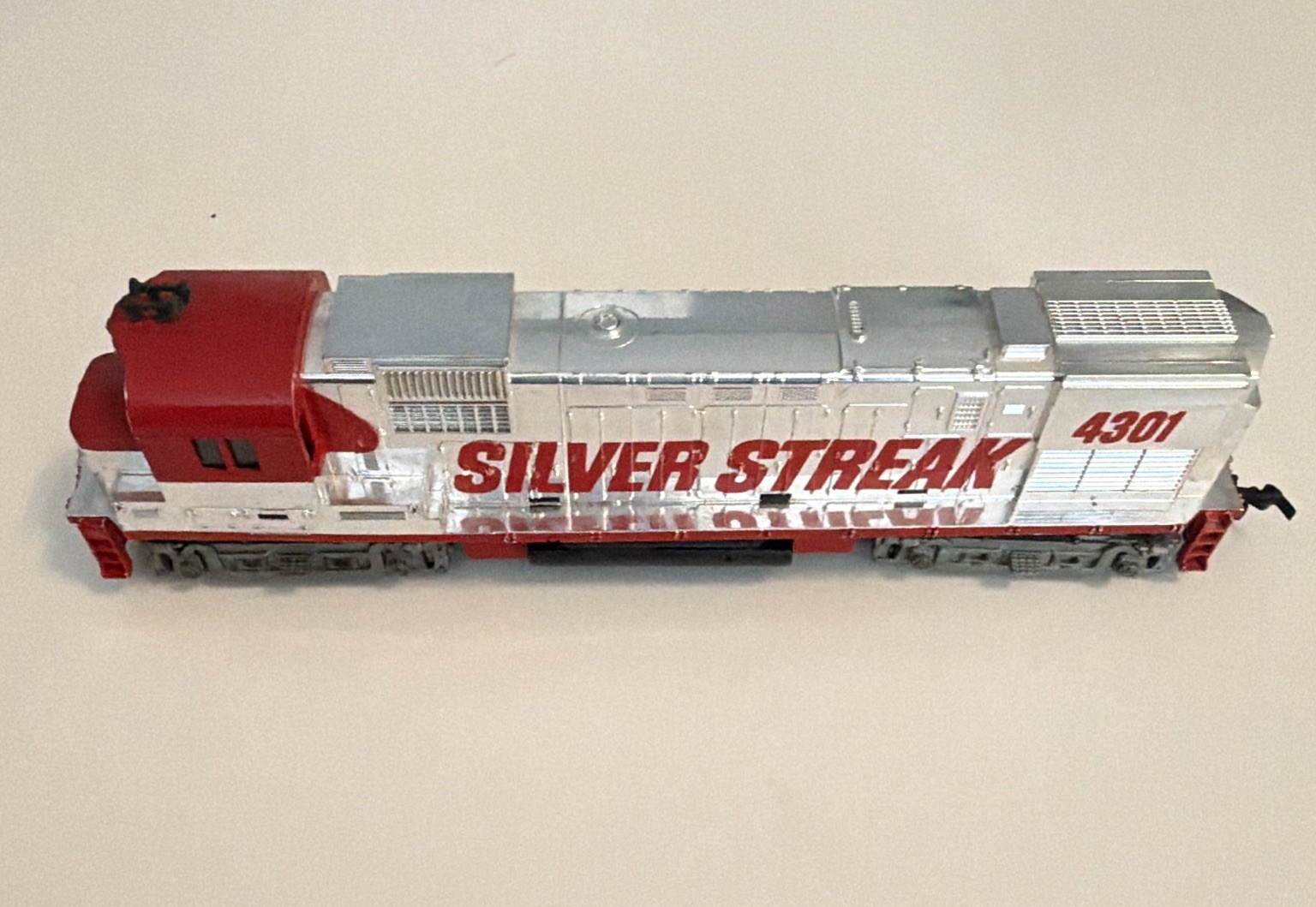 Tyco Silver Streak HO EMD Diesel Locomotive DC 2-Rail Analog MPN 4301