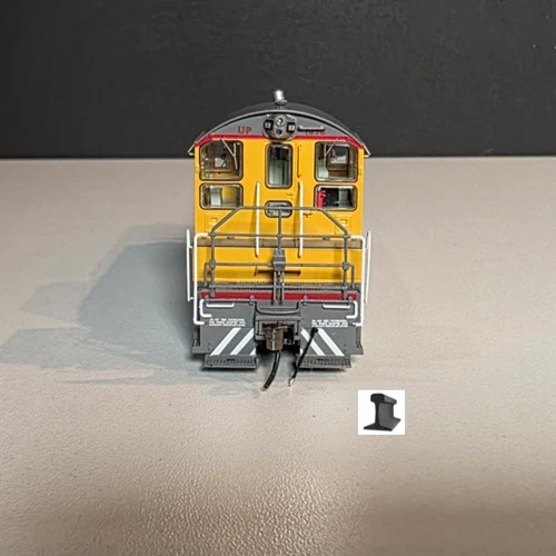 Rapido ~ HO Scale ~ EMD SW9 ~ Union Pacific #1834 ~ DC/DCC Sound ~ 027595