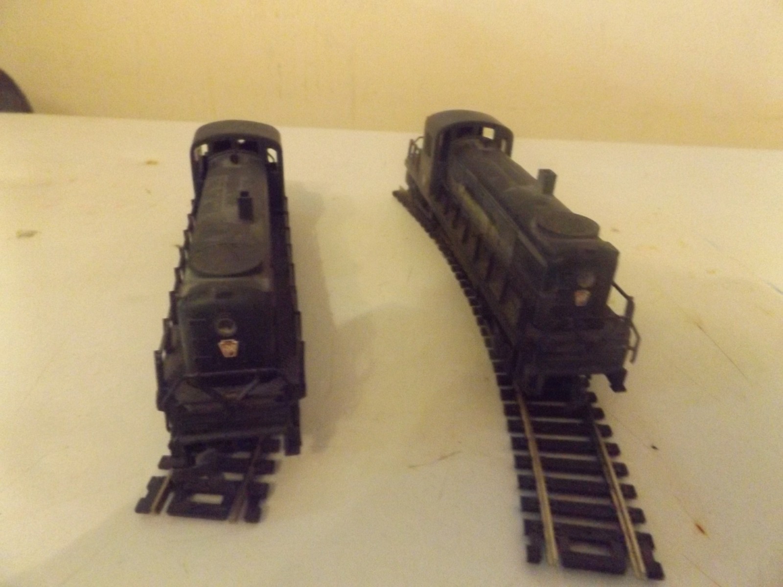 AHM 5131 HO PENNSYLVANIA RR Alco RS-2 DIESEL POWERED & DUMMY UNIT
