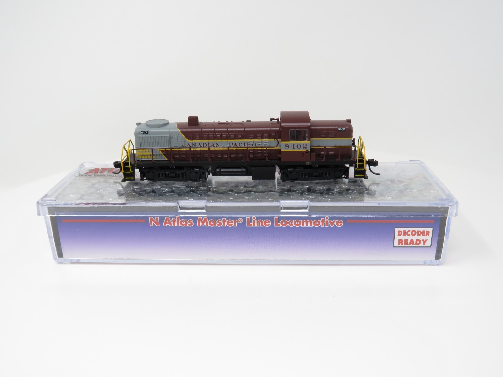 Atlas N 40005033 Canadian Pacific CP #8402 RS-2 Diesel Switcher Locomotive