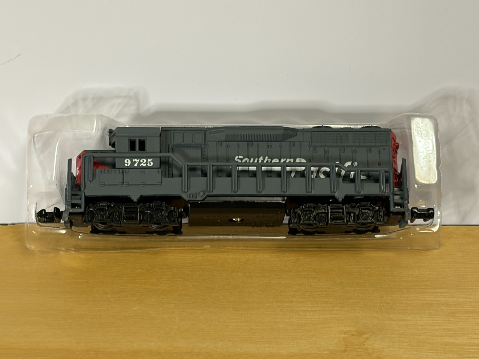Southern Pacific 9725 N Gauge Locomotive – Non-powered