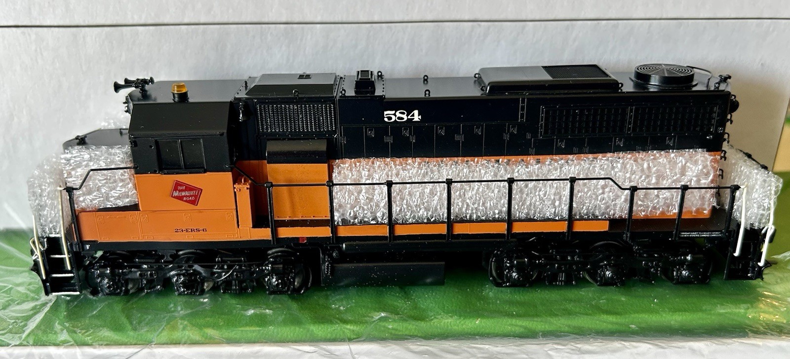 HO Brass Overland Models OMI-5119.1 Milw Rd. SDL39 Diesel Locomotive #584