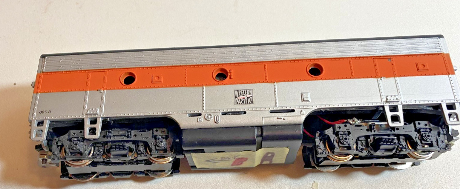 HO Diesel B unit Western Pacific paint scheme
