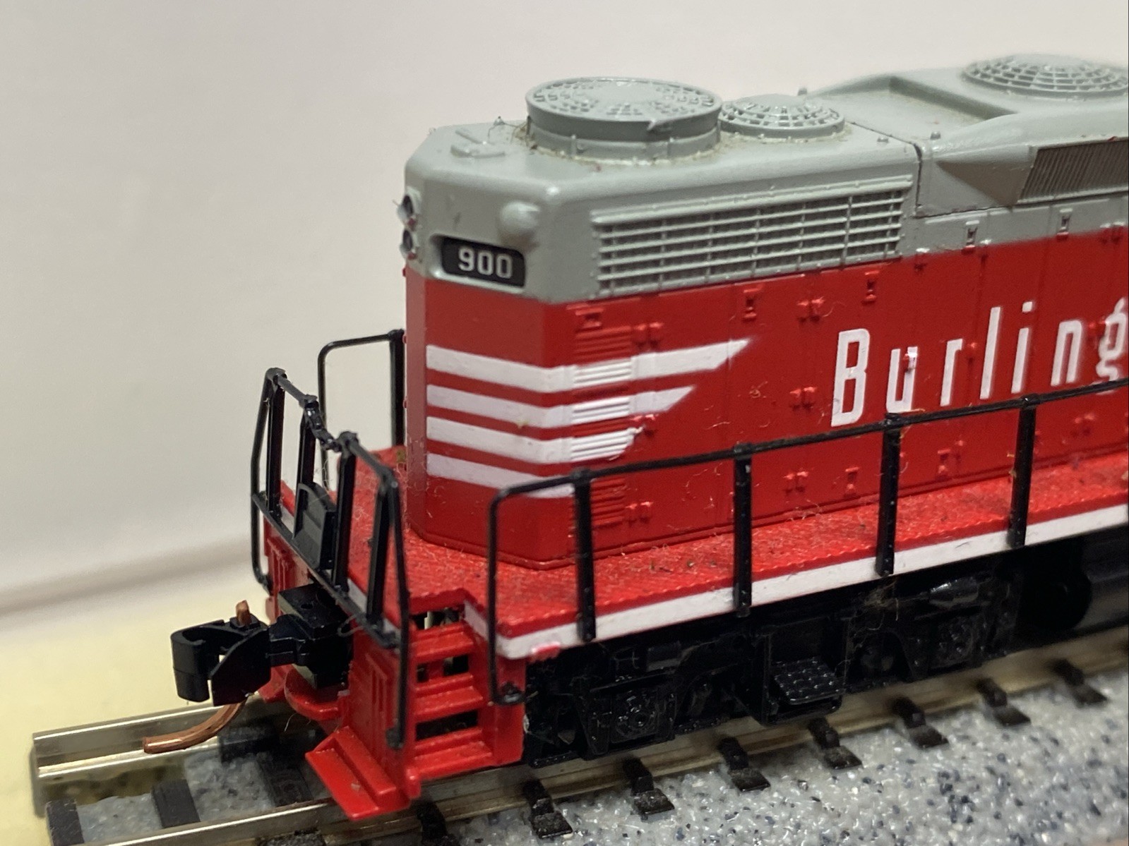 Read Life-Like N Scale Burlington Route GP20 Low Nose 900 Red CB&Q Not Orig Box