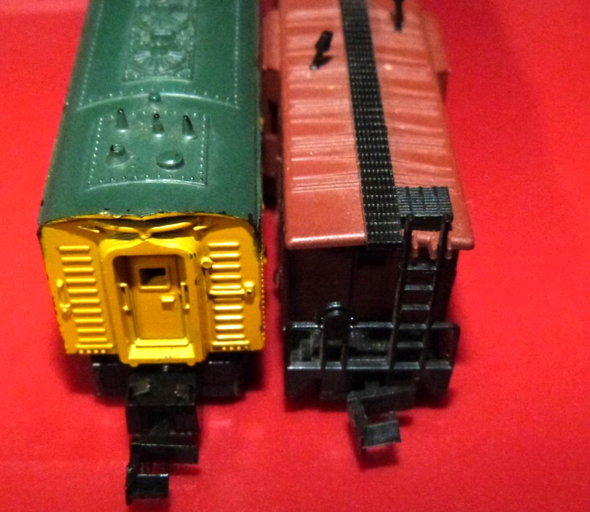 N Scale Atlas C&NW F7A Diesel & Bay Window Caboose