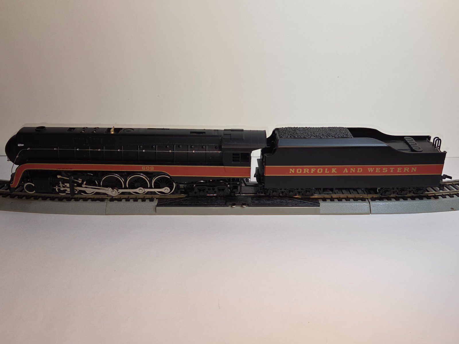 BACHMANN NORFOLK & WESTERN CLASS J 4-8-4 608 STEAM LOCOMOTIVE & TENDER (lot 101)