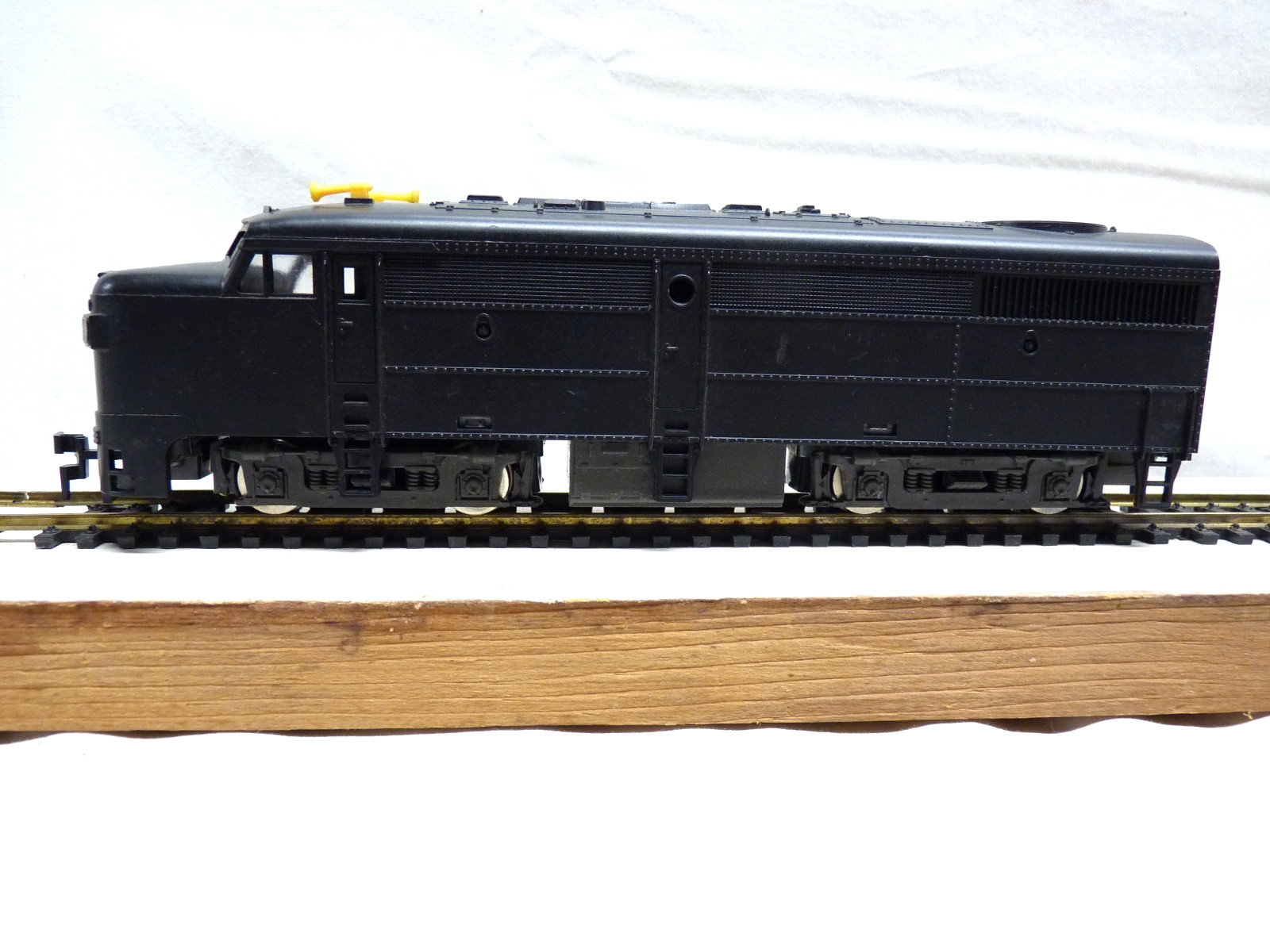 HO Scale Dummy B Unit Roco Un Marked Solid Black Lighted Vintage – Fast Shipping