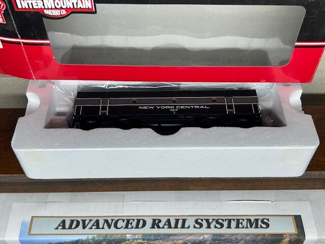 NEW YORK CENTRAL EMD F3B LOCO – FACTORY DC/DCC / QUANTUM SOUND HO Scale NEW OOP