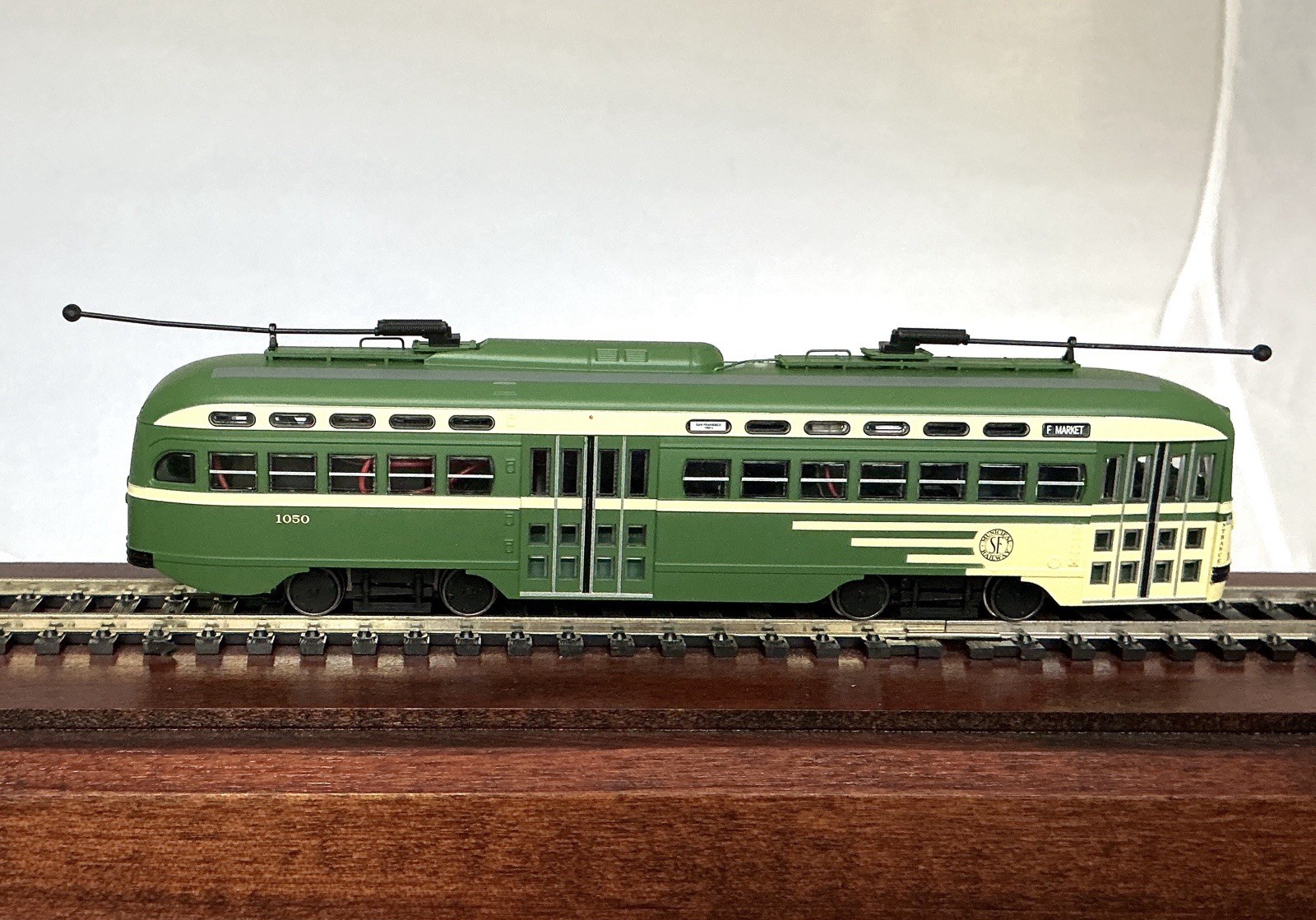 Bowser San Francisco F-Line PCC STREETCAR #1050 DCC & Sound Item￼#12451