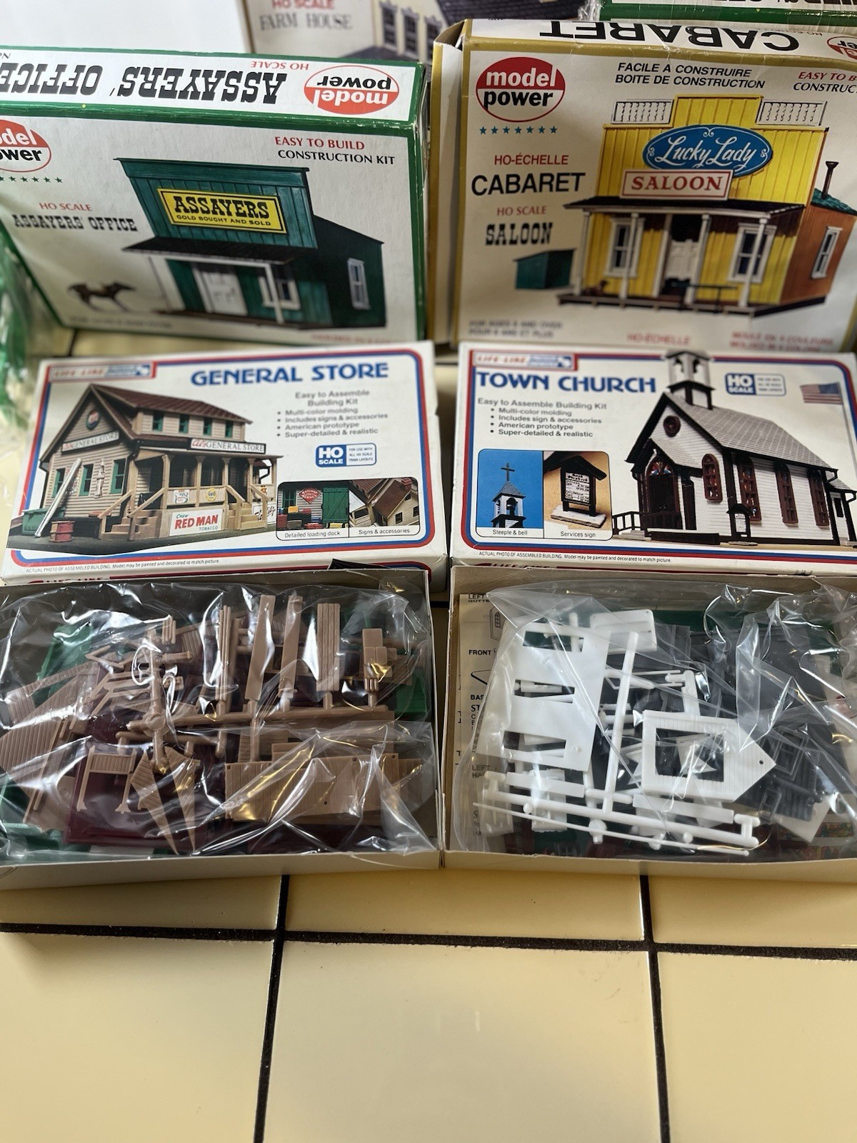 Huge Vintage HO Scale Train Lot Roundhouse Athearn Logging Mill Model Power