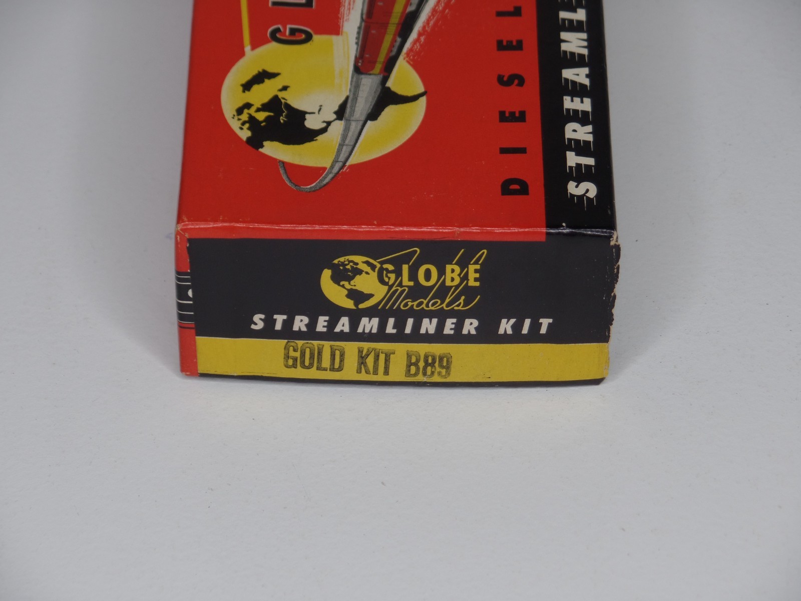 Globe Models HO Scale 1:87 Gold Diesel Streamliner Kit B89 EMD F7-B Unit Unbuilt