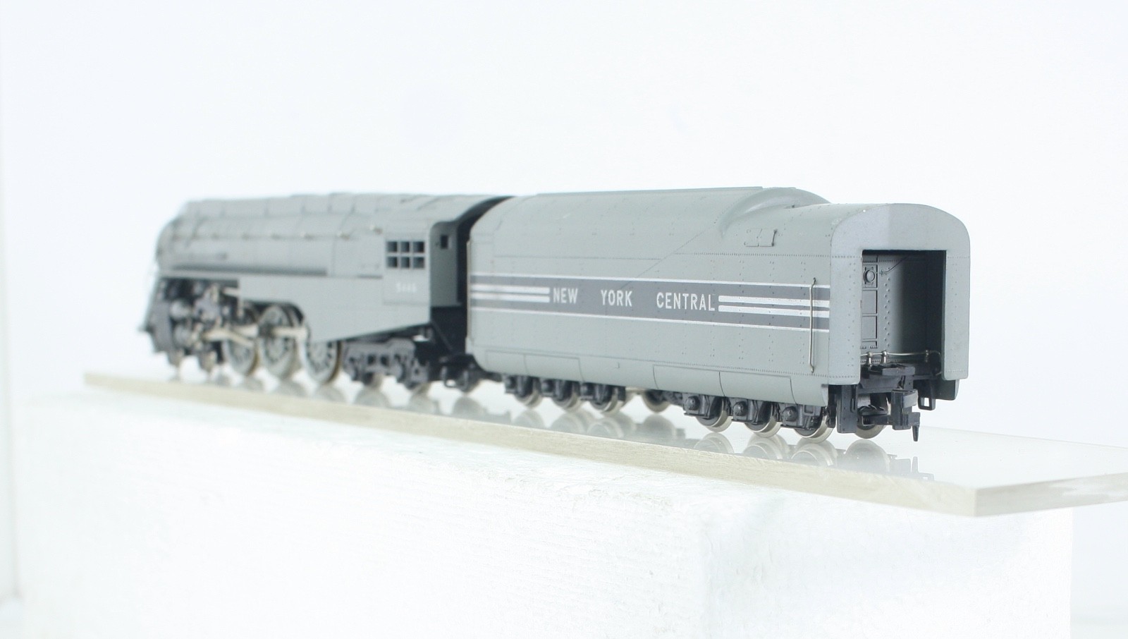 HO Scale AHM Rivarossi New York Central Streamlined 4-6-4 Dreyfuss Hudson