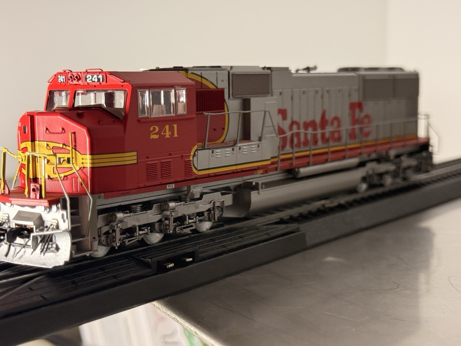 Athearn Genesis HO Scale Santa Fe SD75M