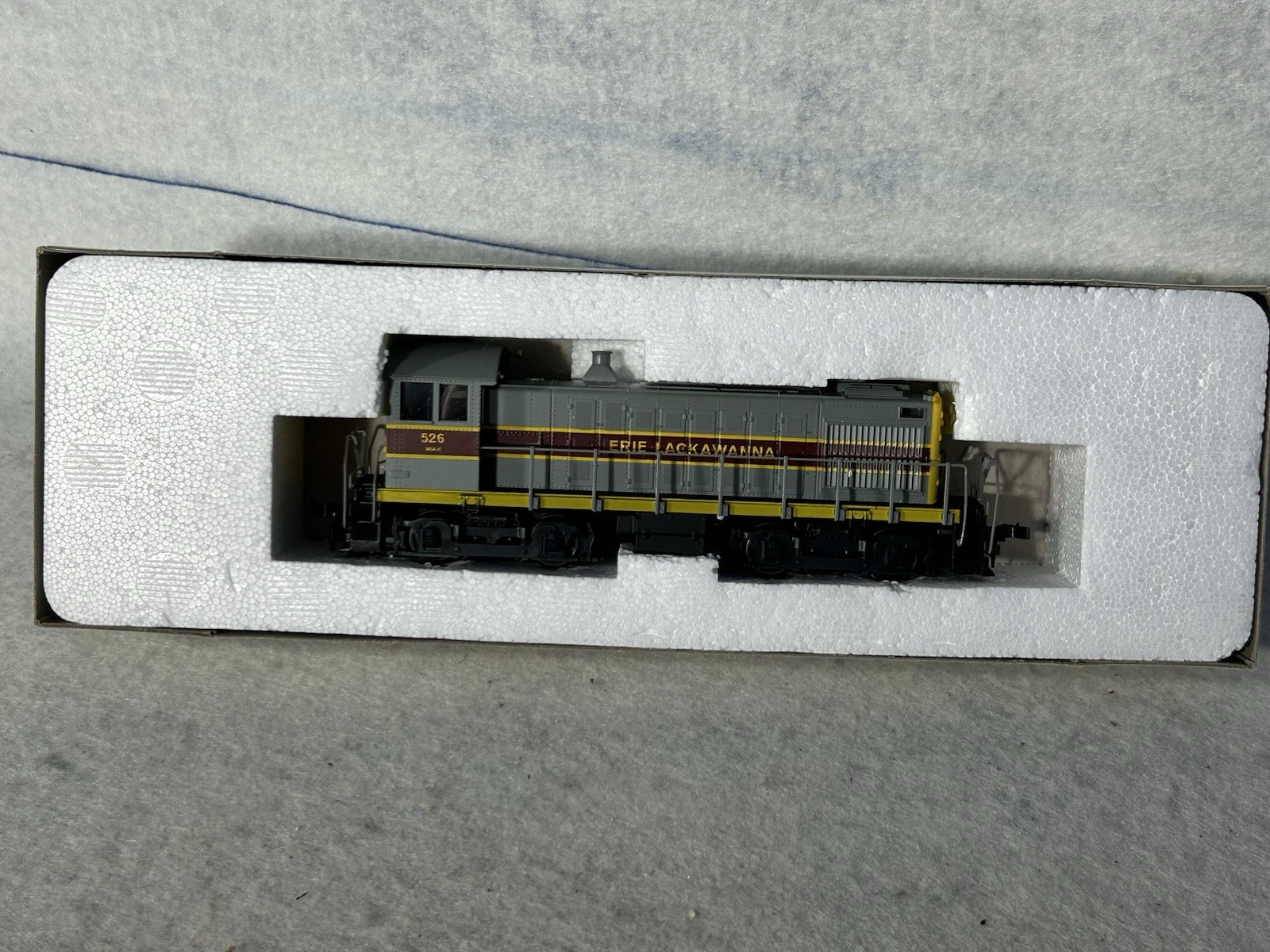 Cool Atlas/KATO Erie Lackawanna S-4 Switcher Loco HO