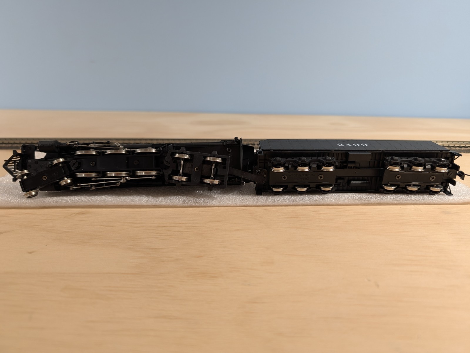 IHC #23010 HO Scale 4-6-4 Hudson Illinois Central IC #2499 Steam Locomotive
