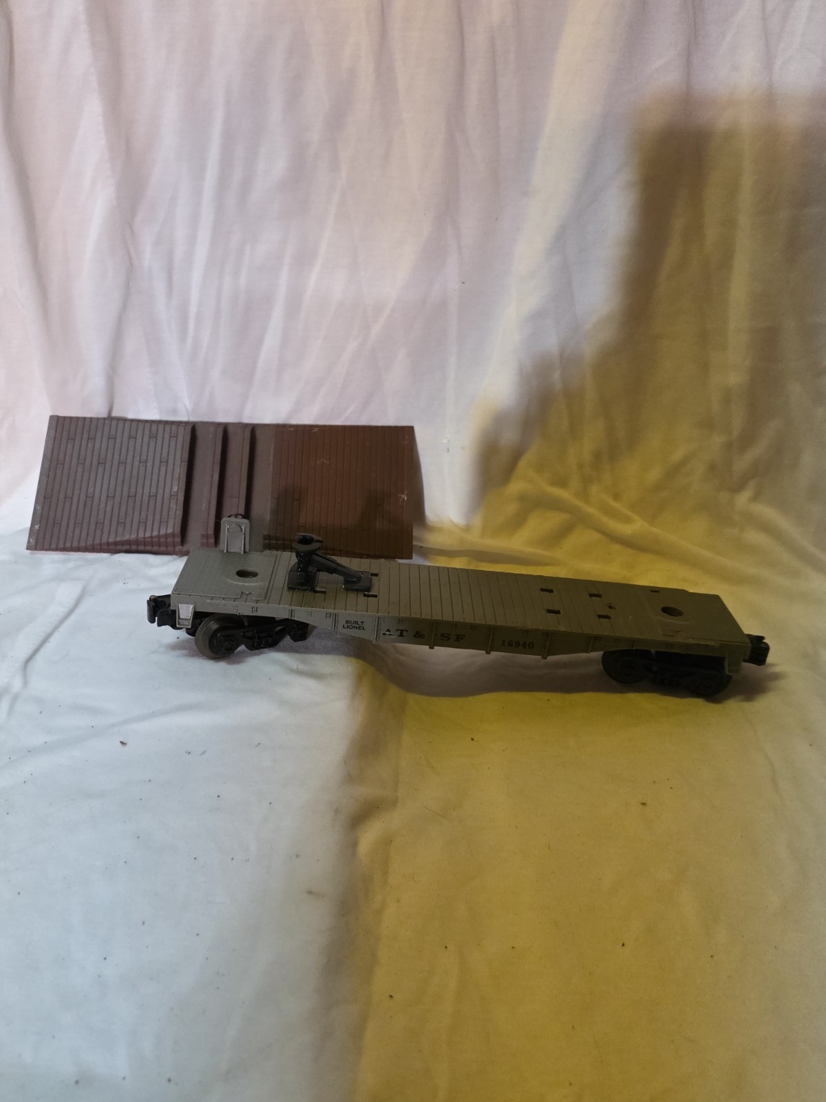 Lionel Train Cars Set 8644 with transformer and extra roof part